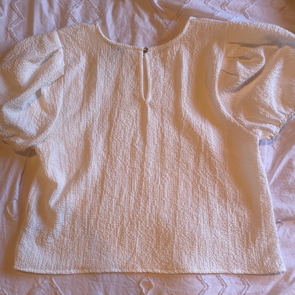white top with puffed sleeves - Picture 2 of 3